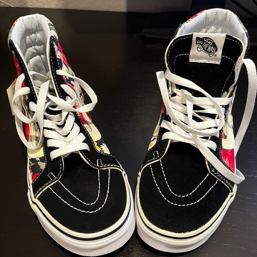 NWT Vans - Black Floral
